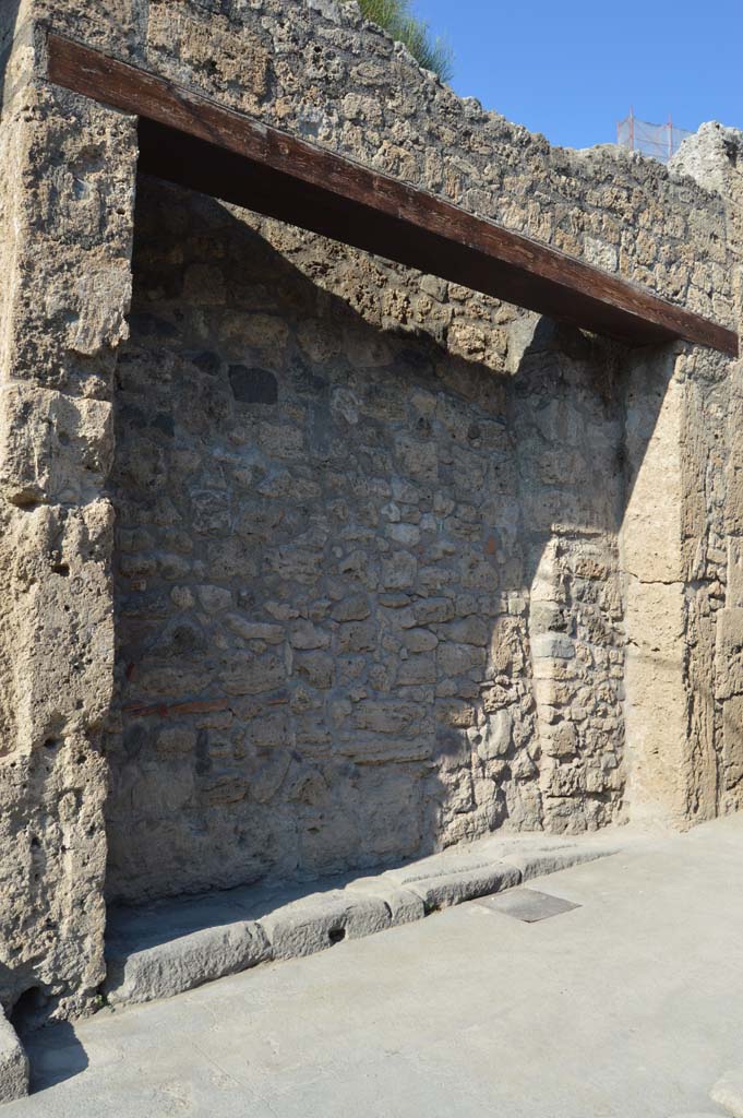 IX.7.11 Pompeii. October 2017. Detail of entrance to partly-excavated shop. 
Foto Taylor Lauritsen, ERC Grant 681269 DÉCOR.
