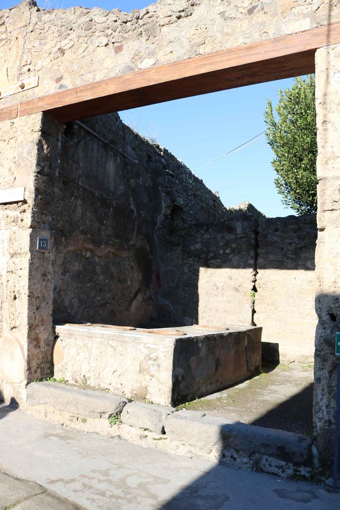 IX.7.13 Pompeii. December 2018. Looking towards entrance doorway with counter/podium. Photo courtesy of Aude Durand.