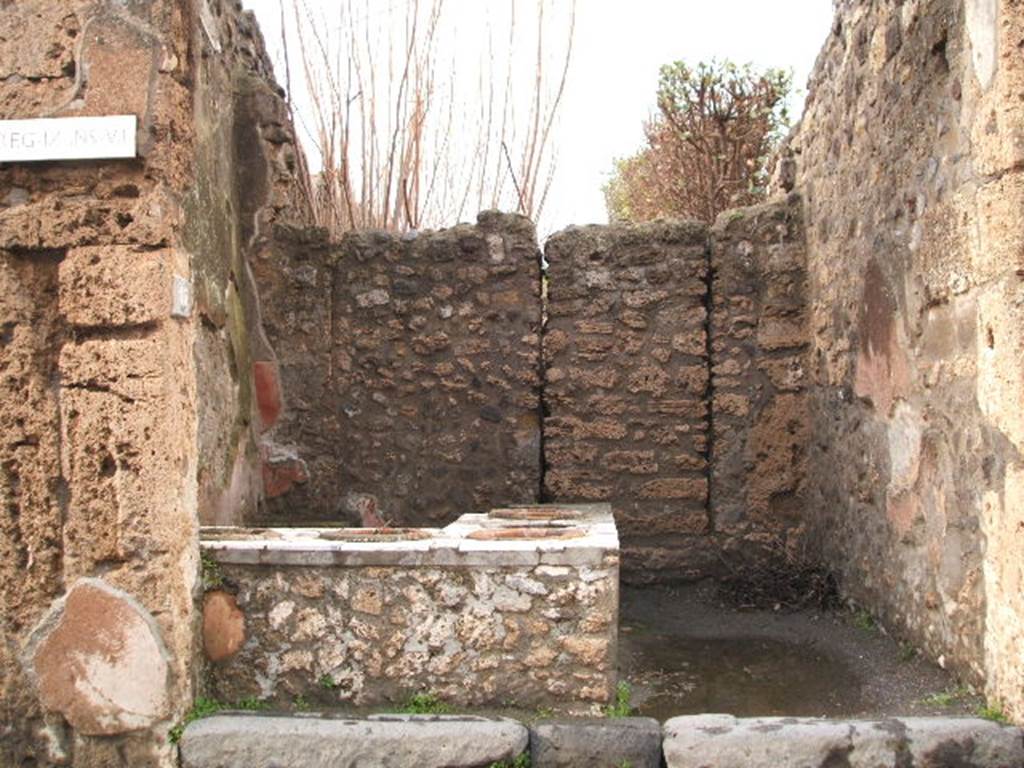 IX.7.13  Pompeii.   Entrance on Via dell’Abbondanza.