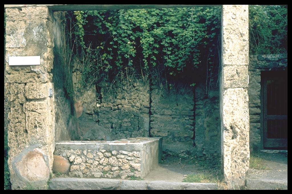 IX.7.13 Pompeii. Entrance on Via dell’Abbondanza. (NOTE: older style doorway and probable lack of stairs to Casina d’Aquila, on right).
Photographed 1970-79 by Günther Einhorn, picture courtesy of his son Ralf Einhorn.


