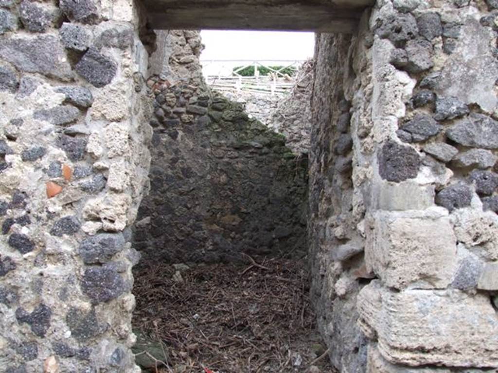 IX.7.15 Pompeii. December 2007. Looking east from entrance.