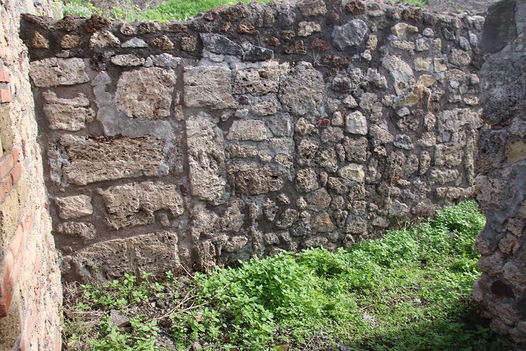 IX.7.19 Pompeii. October 2024. 
Corridor f, looking east towards blocked wall with doorway into room m and l (L). Photo courtesy of Klaus Heese.
