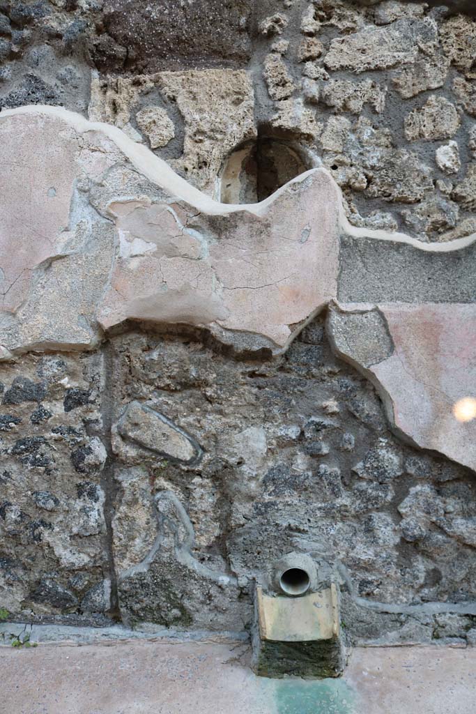 Vicolo di Tesmo, east side, Pompeii. December 2018. 
Niche set behind painted plaster. Photo courtesy of Aude Durand.
