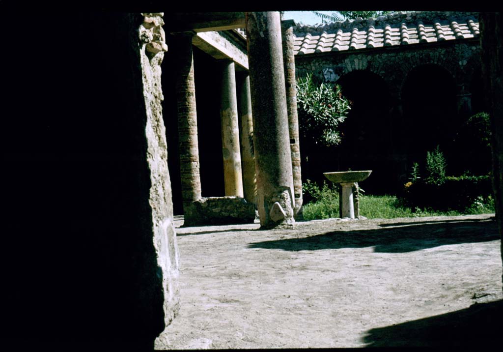 IX.7.20 Pompeii. Looking across atrium from entrance.
Photographed 1970-79 by Günther Einhorn, picture courtesy of his son Ralf Einhorn.

