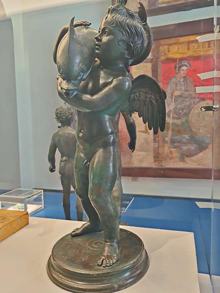IX.7.20 Pompeii. October 2023. 
Bronze fountain figure of a cupid holding a dolphin, inv. 111701. Photo courtesy of Giuseppe Ciaramella. 
On display in “L’altra MANN” exhibition, October 2023, at Naples Archaeological Museum.
