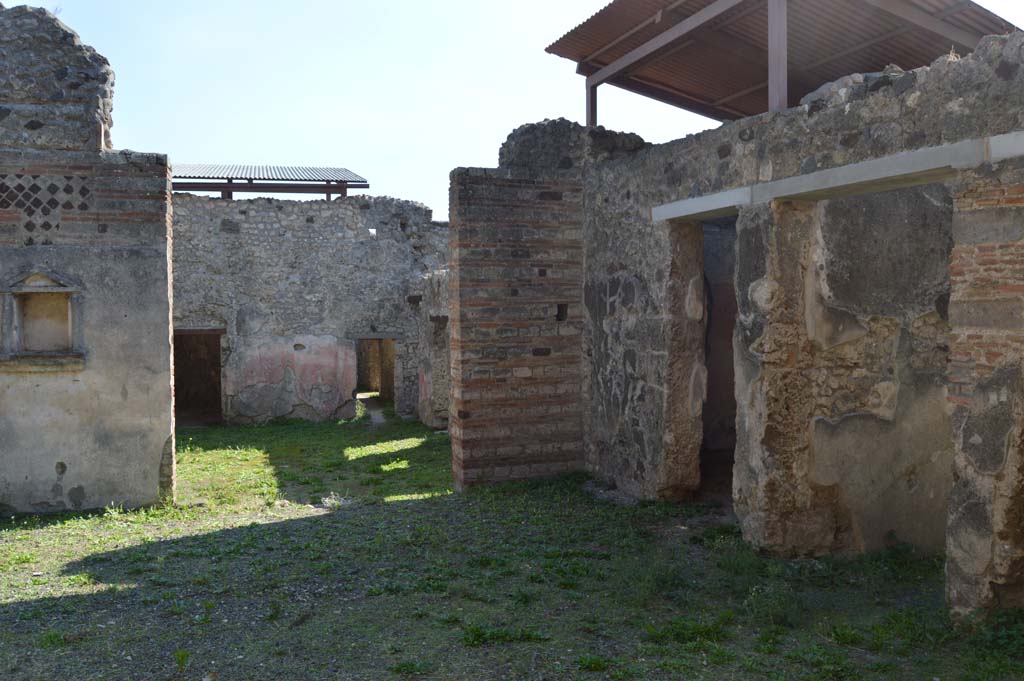 IX.7.20 Pompeii. October 2017. 
Looking south across atrium towards room (k), with entrance corridor and doorway to room (c), on right.
Foto Taylor Lauritsen, ERC Grant 681269 DÉCOR.
