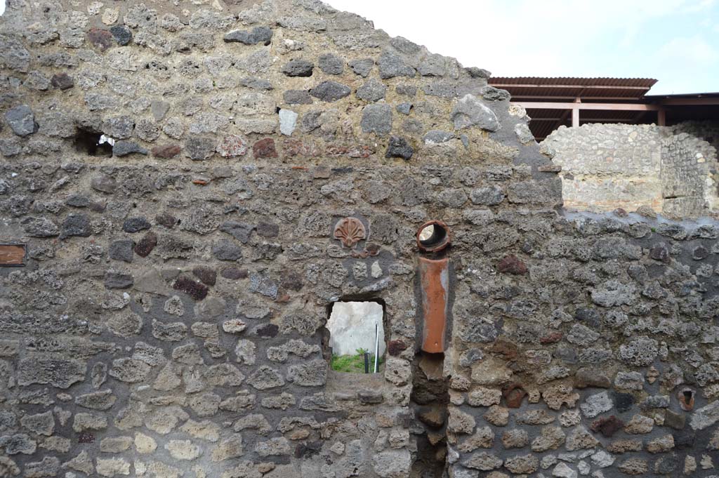 IX.7.21 Pompeii. March 2018. 
Looking east towards upper wall of façade, downpipe from upper floor, and terracotta decoration embedded in masonry.
Foto Taylor Lauritsen, ERC Grant 681269 DÉCOR.
