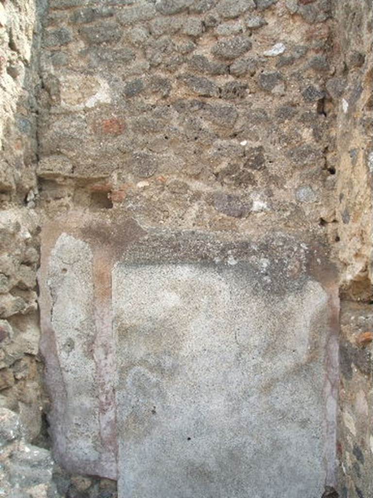 IX.7.21/22 Pompeii. May 2005. North-east corner of atrium, with doorway on left to IX.7.22, and doorway to its other room with remains of red plaster, on right.

