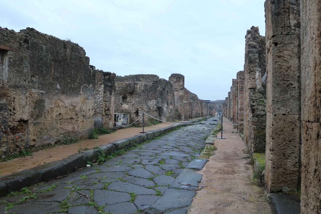 IX.7.25 and IX.7.24 Pompeii, on left. December 2018. 
Looking west along unnamed vicolo (a continuation of Via degli Augustali), with IX,6, on right. Photo courtesy of Aude Durand.



