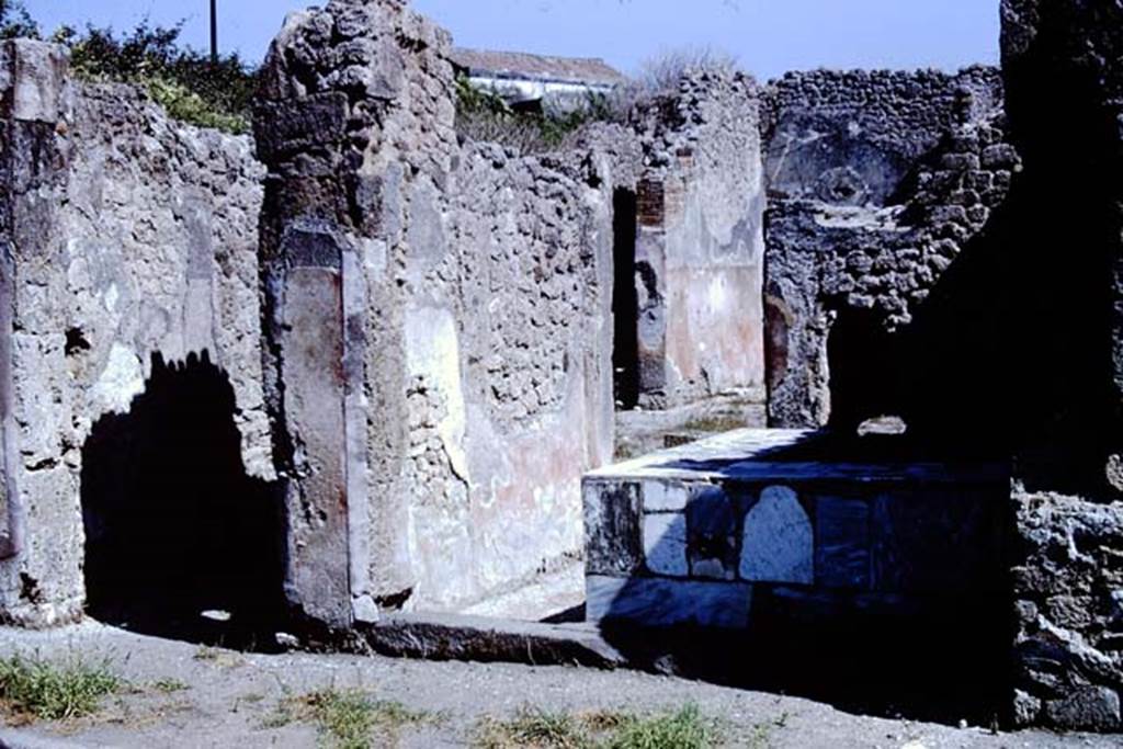 IX.7.24 Pompeii, on right. 1966. Looking towards bar-room and entrance to IX.7.25, on left. Photo by Stanley A. Jashemski.
Source: The Wilhelmina and Stanley A. Jashemski archive in the University of Maryland Library, Special Collections (See collection page) and made available under the Creative Commons Attribution-Non Commercial License v.4. See Licence and use details.
J66f0377
