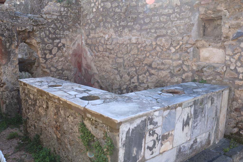 IX.7.24 Pompeii. December 2018. Looking across counter towards south-west corner. Photo courtesy of Aude Durand.