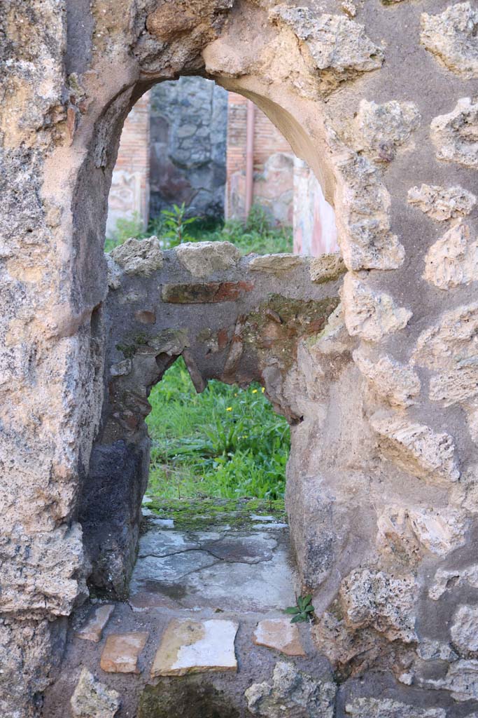 IX.2.24 Pompeii. December 2018. 
Looking south through arched niche. Photo courtesy of Aude Durand.
