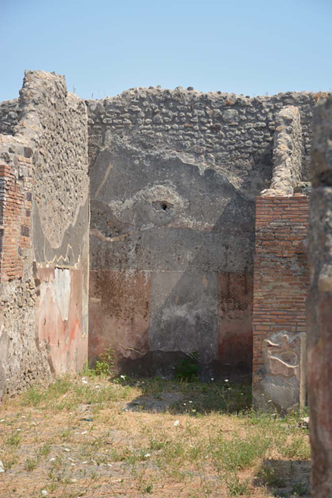 IX.7.25 Pompeii. July 2017. Looking south across atrium towards tablinum “o”. 
Foto Annette Haug, ERC Grant 681269 DÉCOR.


