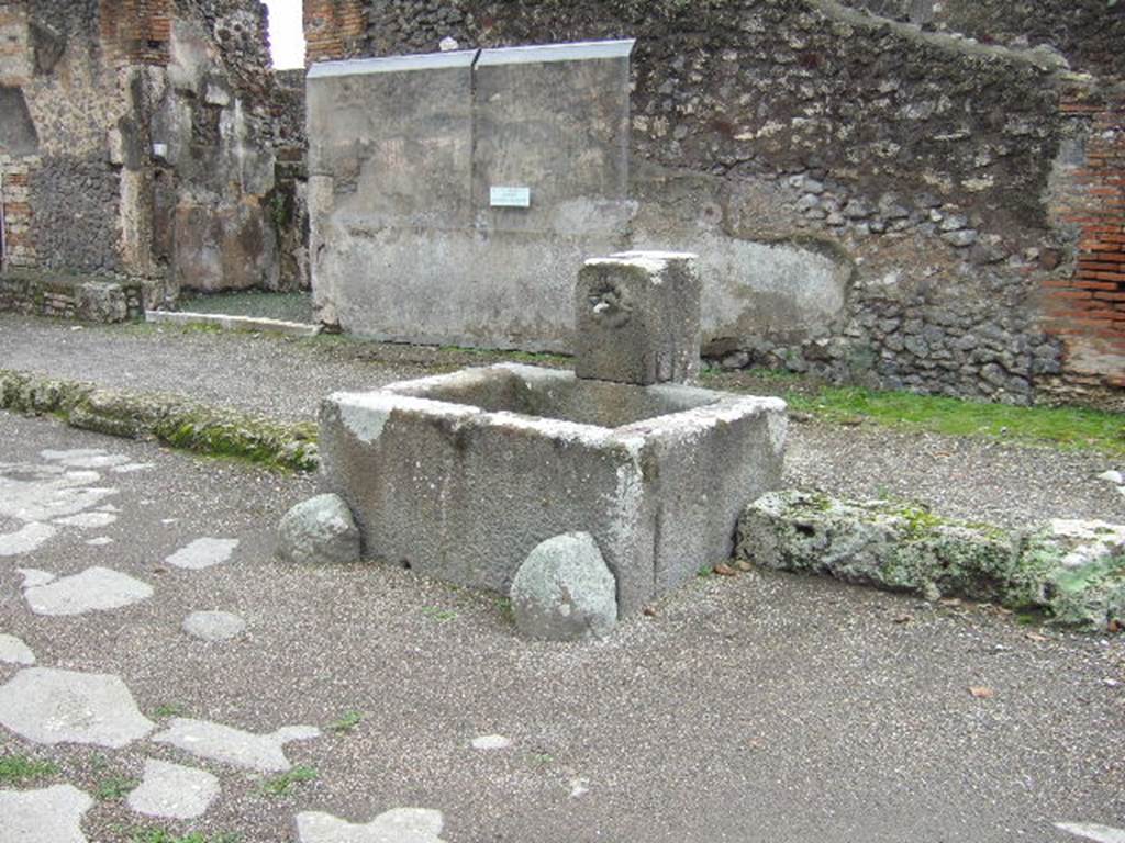 Fountain on Via di Nola, between IX.8.1 and IX.8.2, Pompeii.December 2005.

