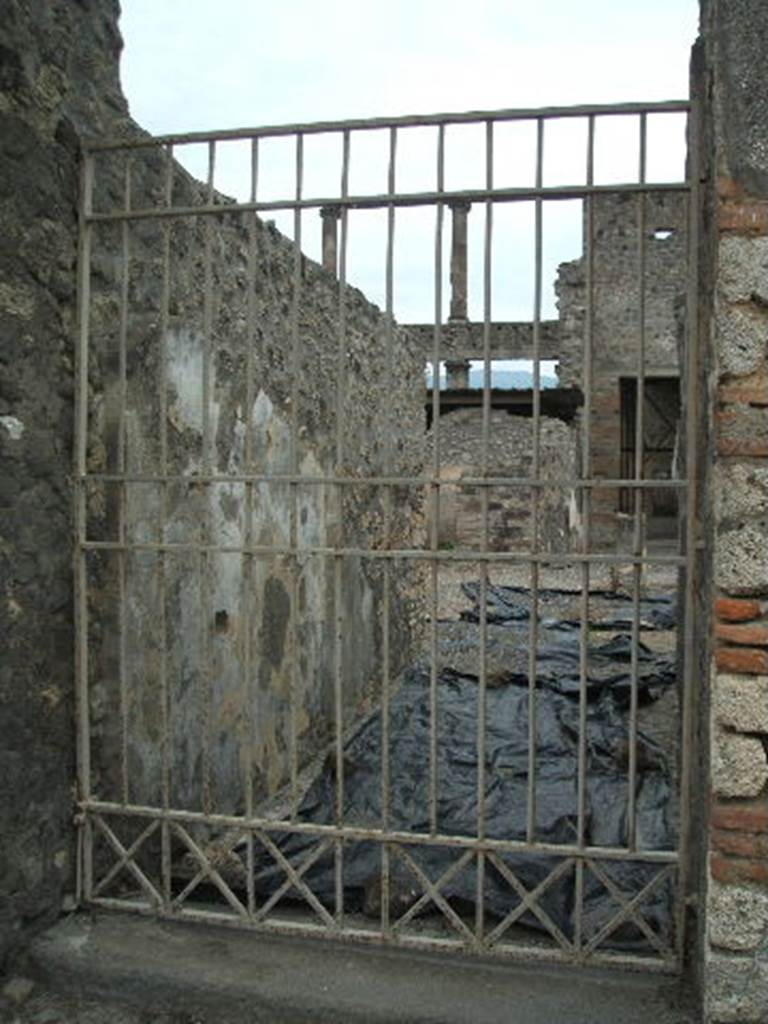 IX.8.3 Pompeii.  May 2005.  Entrance.