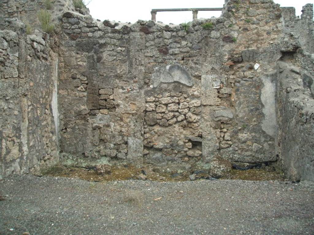 IX.8.4 Pompeii. May 2005. South wall of shop.