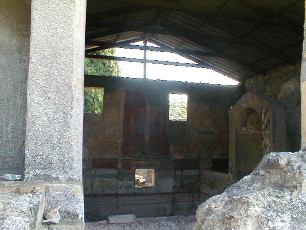 IX.8.6 Pompeii. September 2004. Nymphaeum south of peristyle, from room 19.
