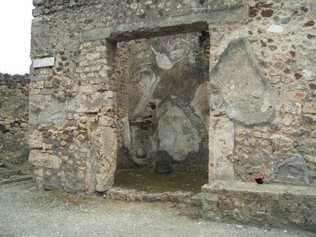 IX.8.7 Pompeii. May 2005. Entrance, with bench outside on Via di Nola.
According to Della Corte, Urbanus was the name of the person living on the upper floor, above this shop. Amongst  the few pieces of equipment found here, was a compass.  He thought he was a maker of balances or weights (Sacomarius). A mutilated recommendation found here read –
Urbanus  sa(comarius?)  (rogat)     [CIL IV 3752]. See Della Corte, M., 1965.  Case ed Abitanti di Pompei. Napoli: Fausto Fiorentino. (p.137)
According to Epigraphik-Datenbank Clauss/Slaby (See www.manfredclauss.de), it read -
Verum
Iivir(um)  d(ignum)  r(ei)  p(ublicae)
Urbanus salg[        [CIL IV 3752]
Another recommendation probably for the same Urbanus was found between IX.8.5 and 6, see IX.8.5.
