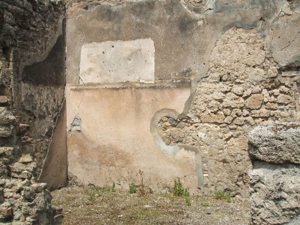 IX.8.c Pompeii. May 2005.  Room on north side of entrance.