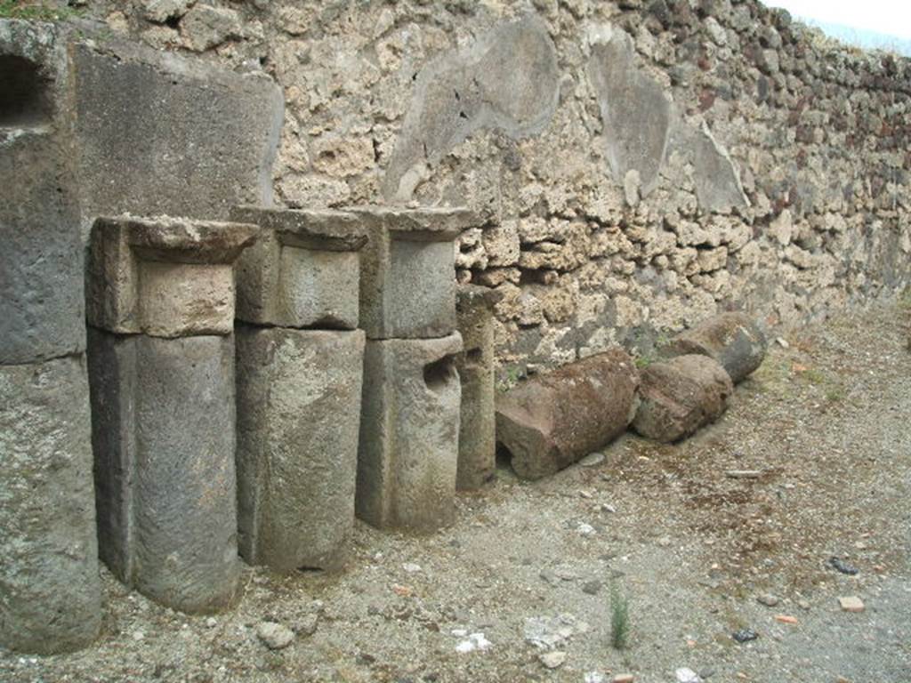 Pompeii.  May 2005.  Columns in road at side of IX.9.1 and IX.9.a