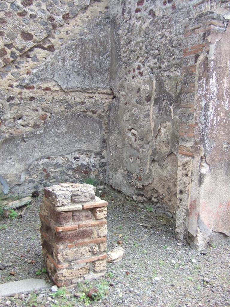 IX.9.4 Pompeii. May 2006. Small room on east side of atrium, the line of the steps can be seen on the rear east wall.