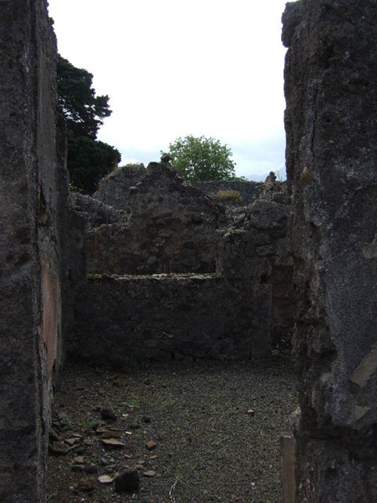 IX.9.6 Pompeii. May 2006. Doorway, looking south into tablinum, with window to rear. 
According to NdS, this windowed room also was found with a rough signinum floor and rustic walls.
