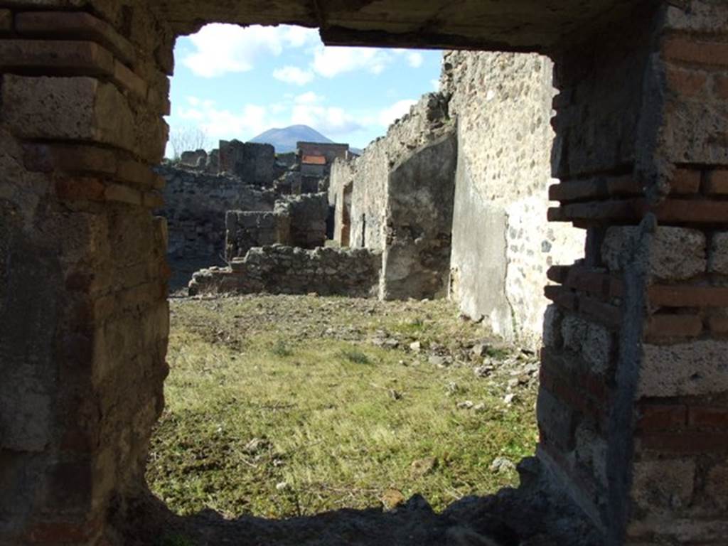 IX.9.a Pompeii. March 2009. North wall of cubiculum, with window overlooking garden.