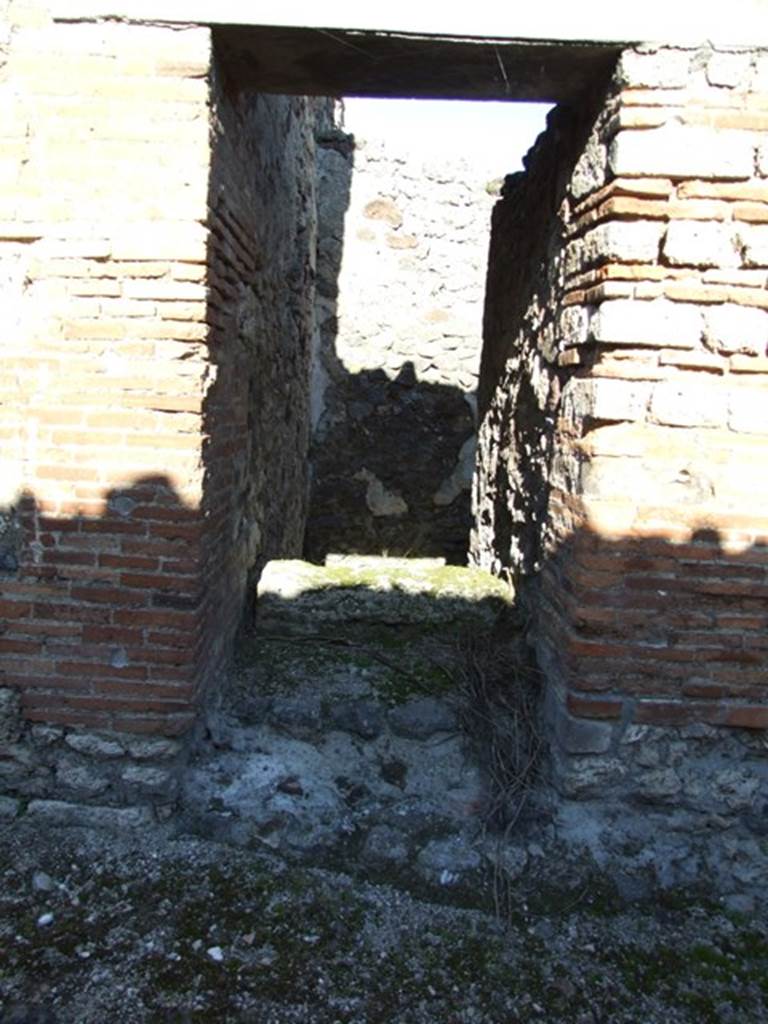 IX.9.b Pompeii.  March 2009. Entrance. Looking east.