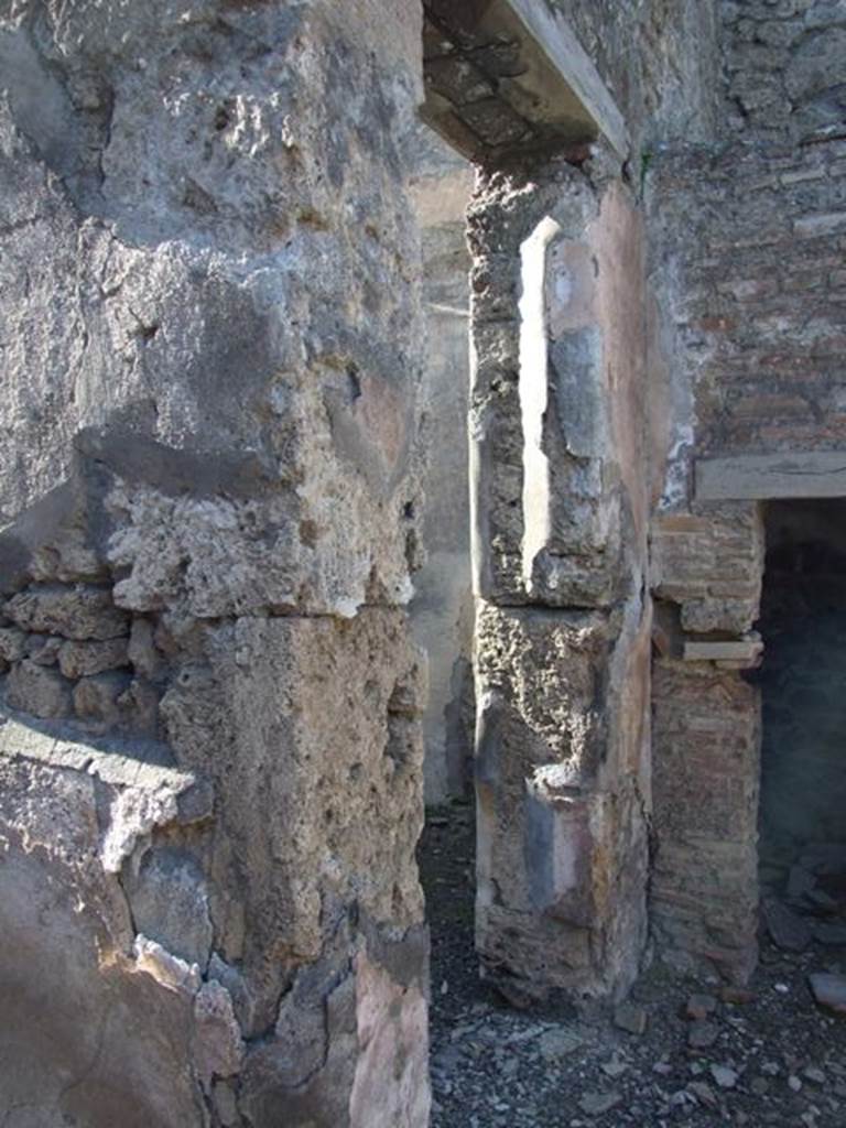 IX.9.d Pompeii.  March 2009.  Room c.  Doorway to Cubiculum.