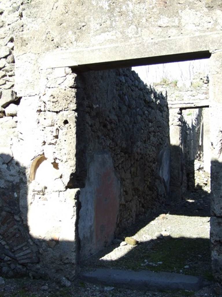 IX.9.e Pompeii.  March 2009.  Entrance with niche on north side.