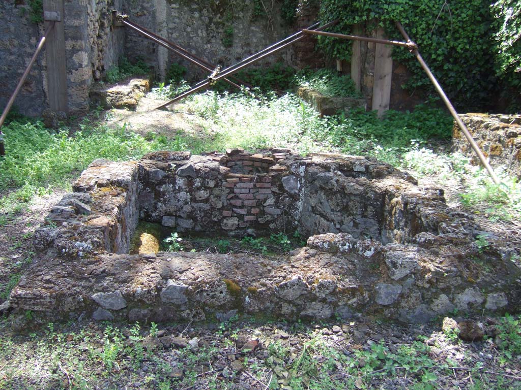 IX.10.2 Pompeii. May 2010. Tablinum and atrium. Looking west, from above.