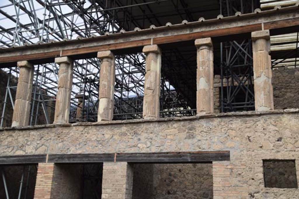 IX.12.3-5 Pompeii. November 2016. Upper floor above entrances at IX.12.3-5. Photo courtesy of Marie Schulze.

