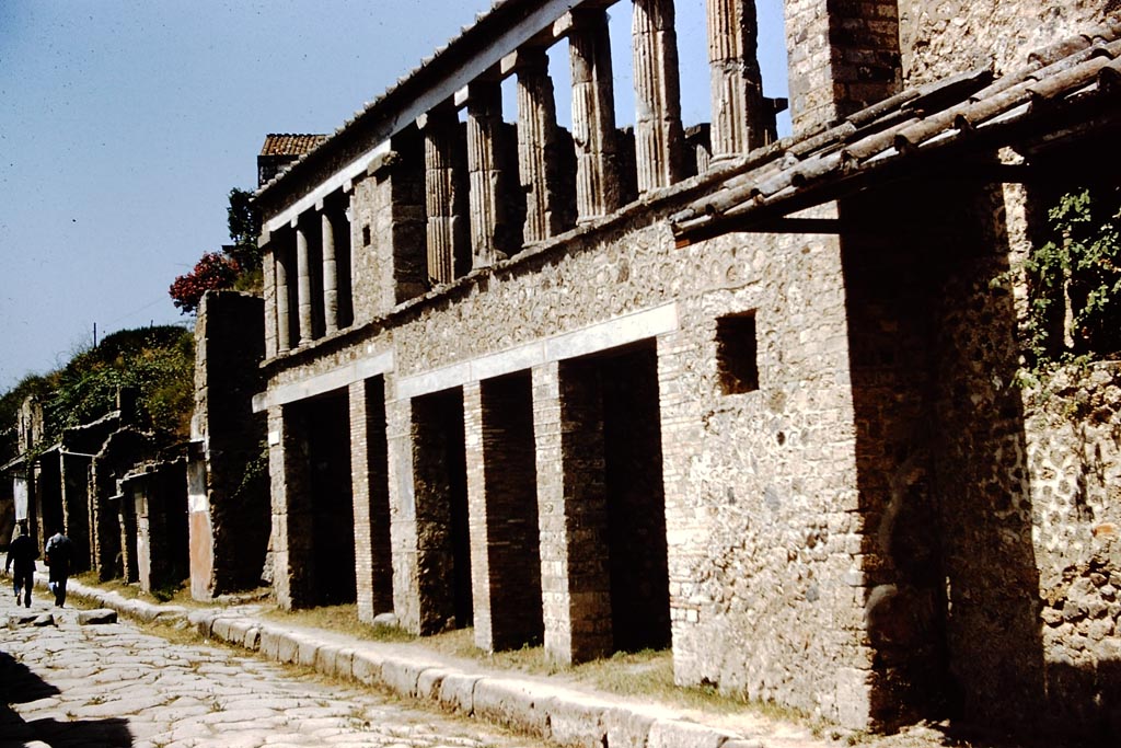 IX.12.1, IX.12.2, IX.12.3, IX.12.4, IX.12.5 Pompeii. Facade. 1959. Photo by Stanley A. Jashemski.
Source: The Wilhelmina and Stanley A. Jashemski archive in the University of Maryland Library, Special Collections (See collection page) and made available under the Creative Commons Attribution-Non-Commercial License v.4. See Licence and use details.
J59f0477
