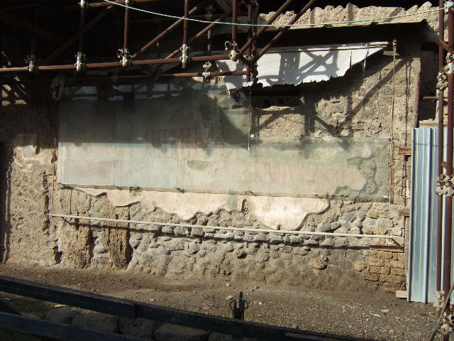 IX.12.06, Pompeii, on right. 
Looking west across southern facade of the insula on Via dell’Abbondanza. Photo courtesy of Klaus Heese.

