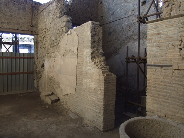 IX.12.6 Pompeii. May 2010.  Looking south to room 10 with street entrance at IX.12.6, and room 11 with window, on the right.
