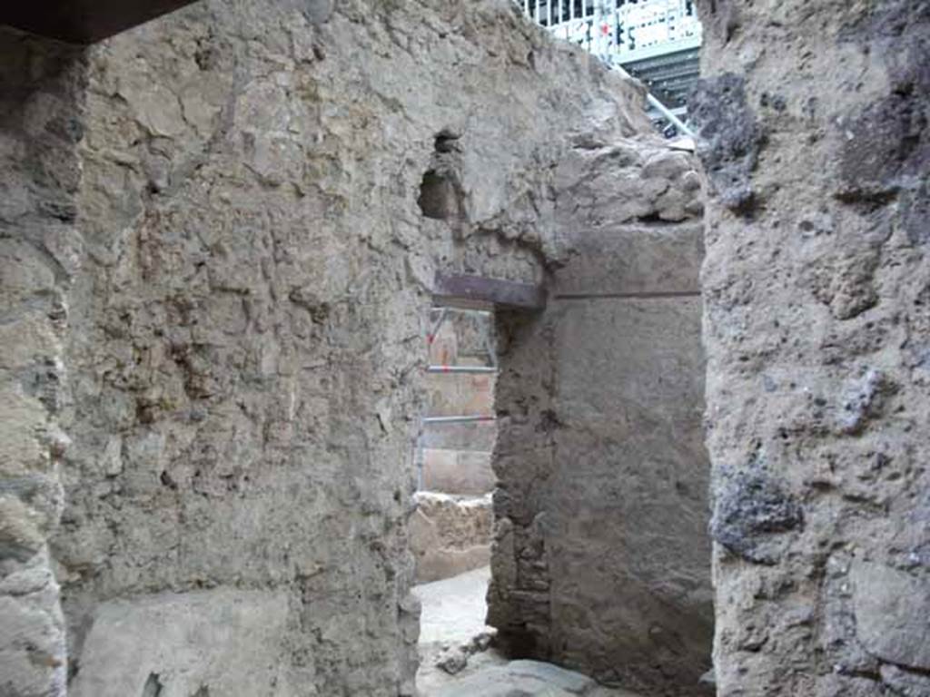 IX.12.8 Pompeii. February 2017. Looking east to mule or donkey skeleton in the stable entrance. Photo courtesy of Johannes Eber.

