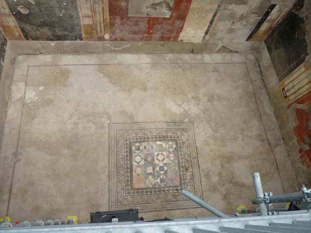 IX.12.9 Pompeii. May 2010. Room 16,  mosaic floor.