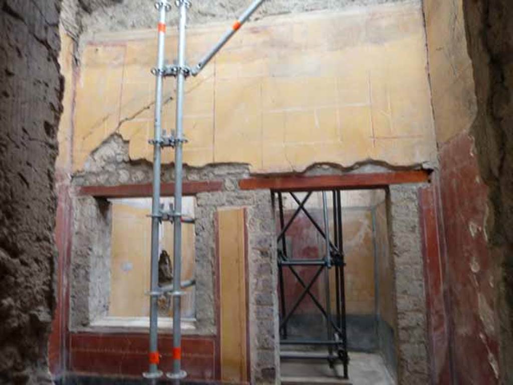 IX.12.9 Pompeii. May 2010. Room 11, north wall with doorway to room 12. 