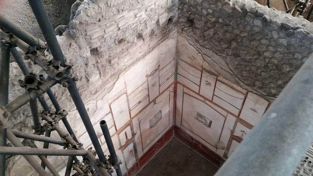 IX.12.9 Pompeii. 2016/2017. Room 13, north side and north-east corner. Photo courtesy of Giuseppe Ciaramella.