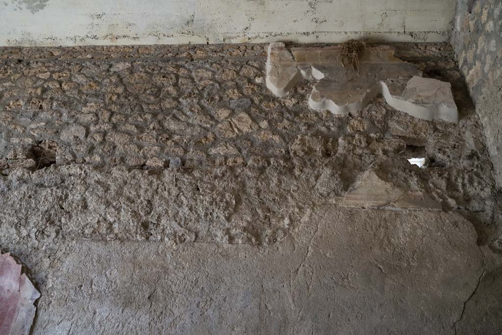 IX.13.1-3 Pompeii. April 2022. Room 13, detail from upper west wall in north-west corner. Photo courtesy of Johannes Eber.