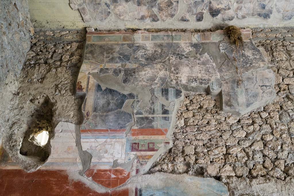 IX.13.1-3 Pompeii. April 2022. Room 13, upper east wall near north-east corner. Photo courtesy of Johannes Eber.