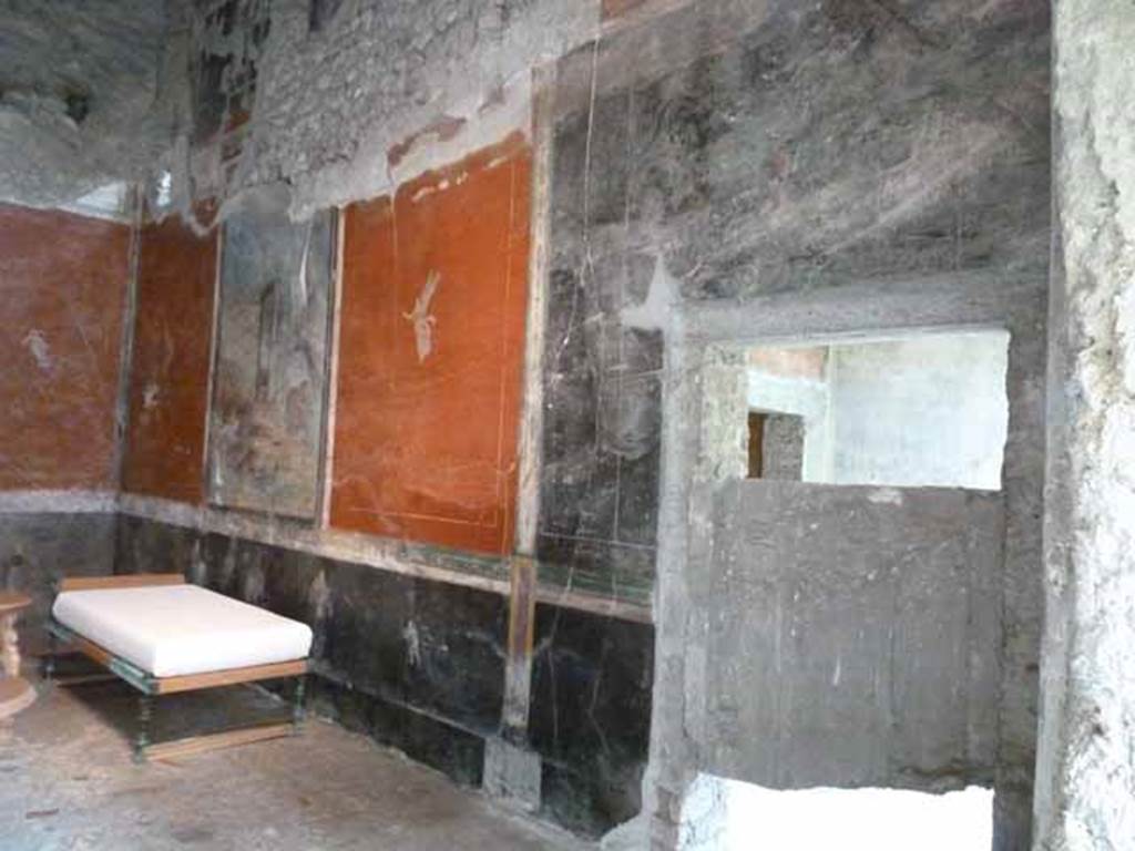 IX.13.1-3 Pompeii. May 2010. Room 13, east wall, with plaster cast of door.
