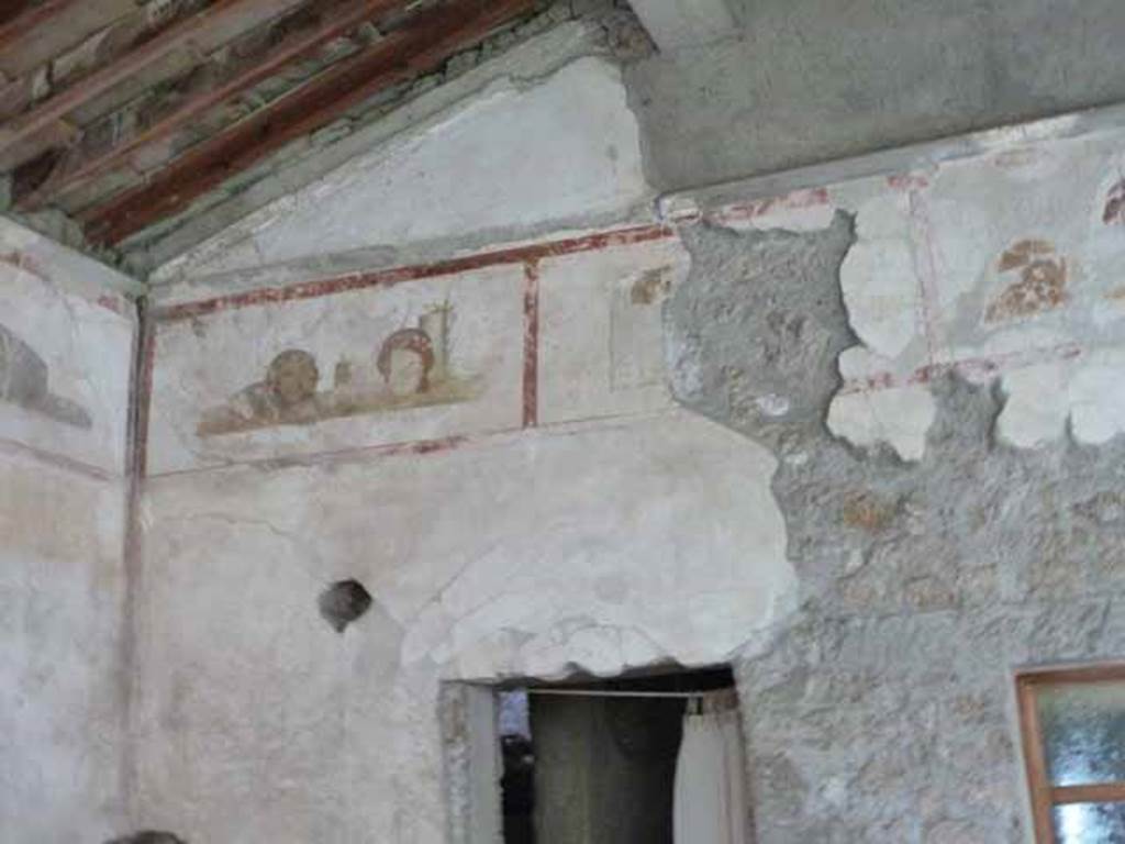 IX.13.1-3 Pompeii. May 2010.  Room 9, upper south wall above doorway to room 7.