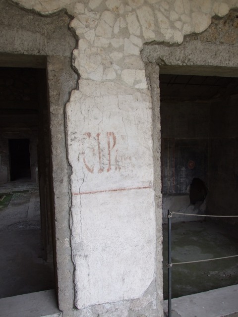 IX.13.1-3 Pompeii. March 2009. Graffiti between the rooms 14 and 15. 