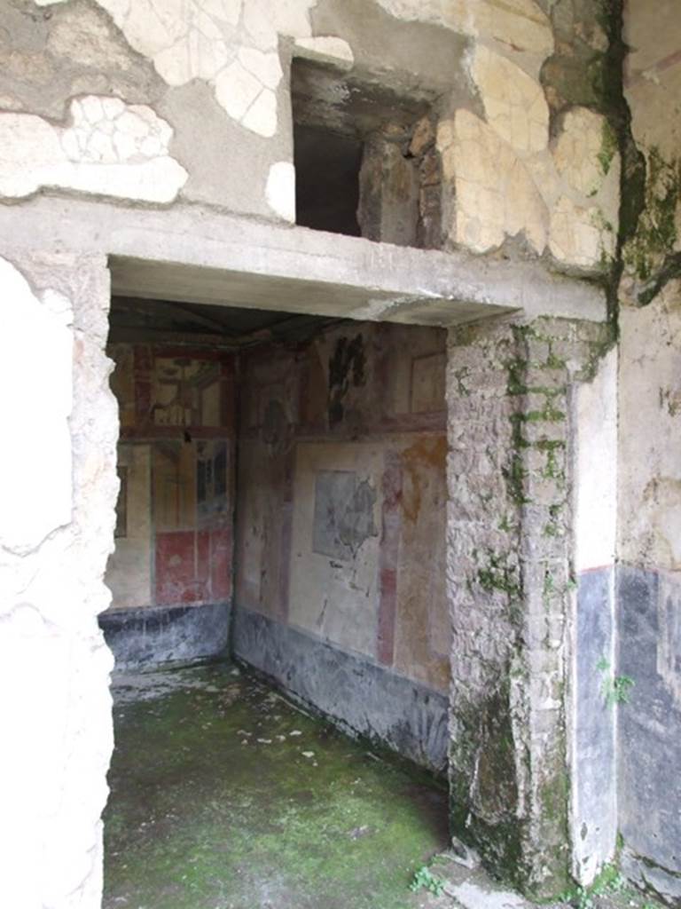 IX.13.1-3 Pompeii. March 2009. Doorway to room 17.