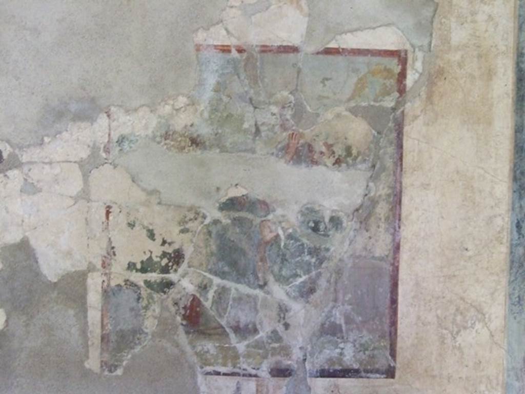IX.13.1-3 Pompeii. March 2009. Room 17, architectural painting with bird on upper south wall.

 

