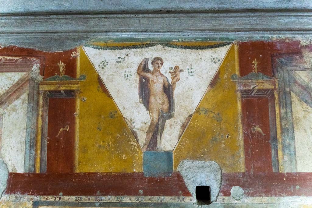 IX.13.1-3 Pompeii. October 2021. Room 17, upper centre of east wall. Photo courtesy of Johannes Eber.