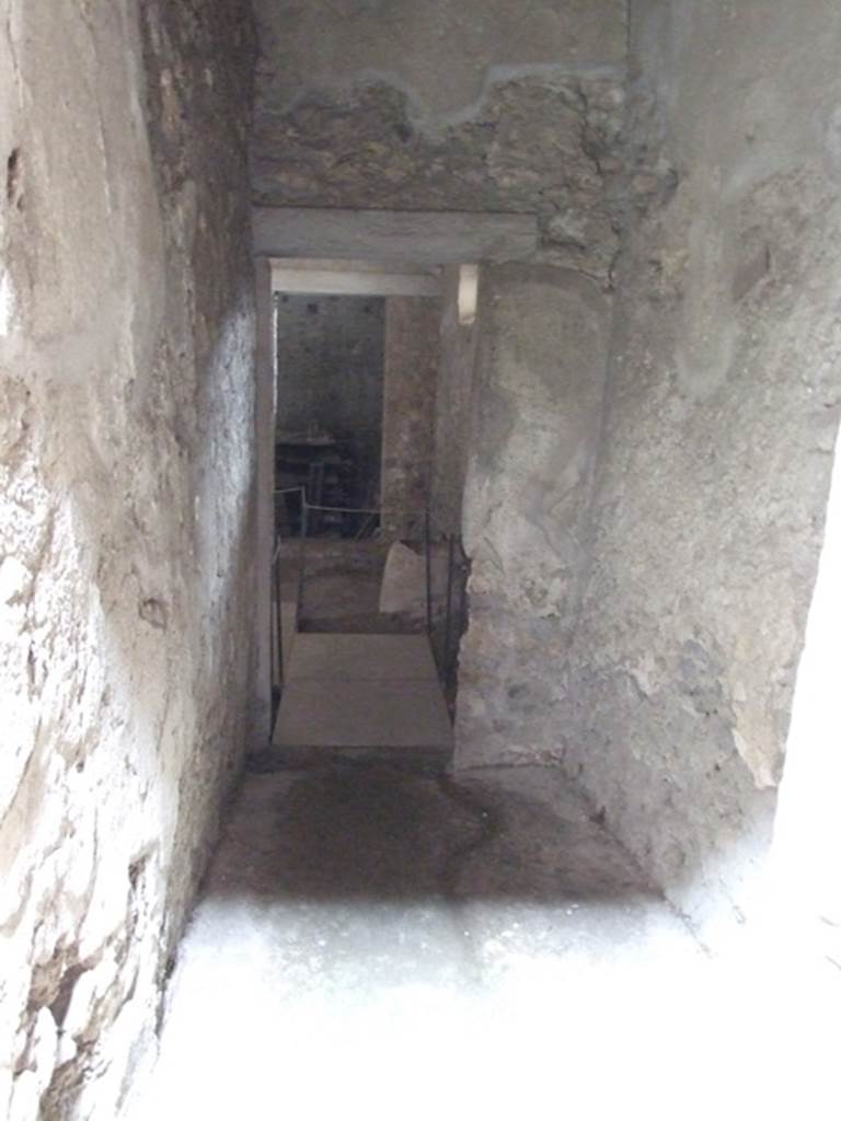 IX.13.1-3 Pompeii. March 2009. Room 24, small corridor to secondary atrium at IX.13.1 Looking south.
