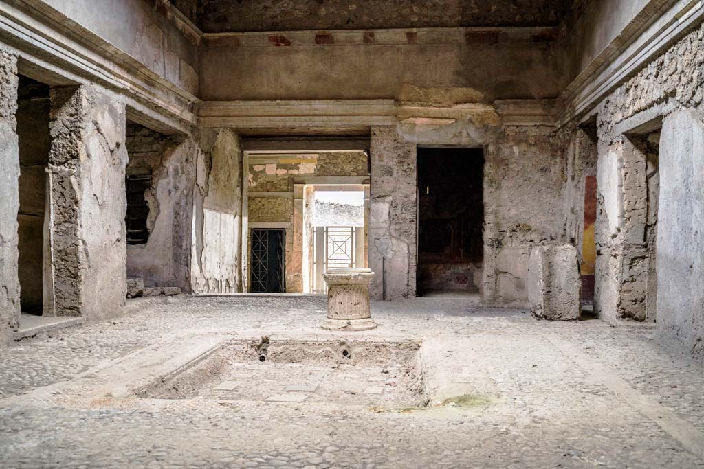 IX.13.3 Pompeii. October 2021. Room 2, looking south across atrium towards entrance at IX.13.3. Photo courtesy of Johannes Eber.
