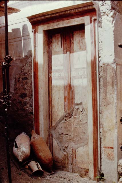 IX.13.3 Pompeii. October 2021. 
Room 1, painted doorway in north wall. Photo courtesy of Johannes Eber
